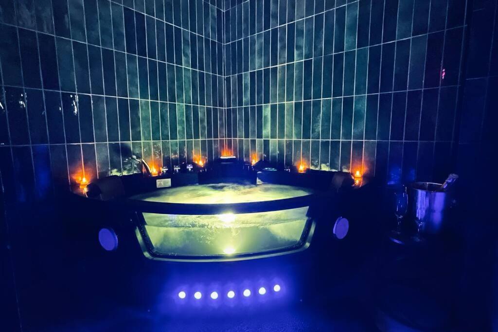 Love Room L' Orientale / Jacuzzi / Sauna Chateau-Landon Экстерьер фото