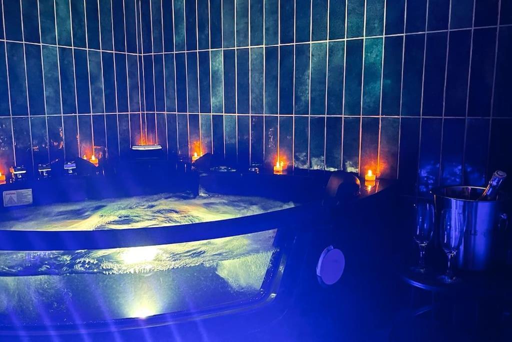 Love Room L' Orientale / Jacuzzi / Sauna Chateau-Landon Экстерьер фото